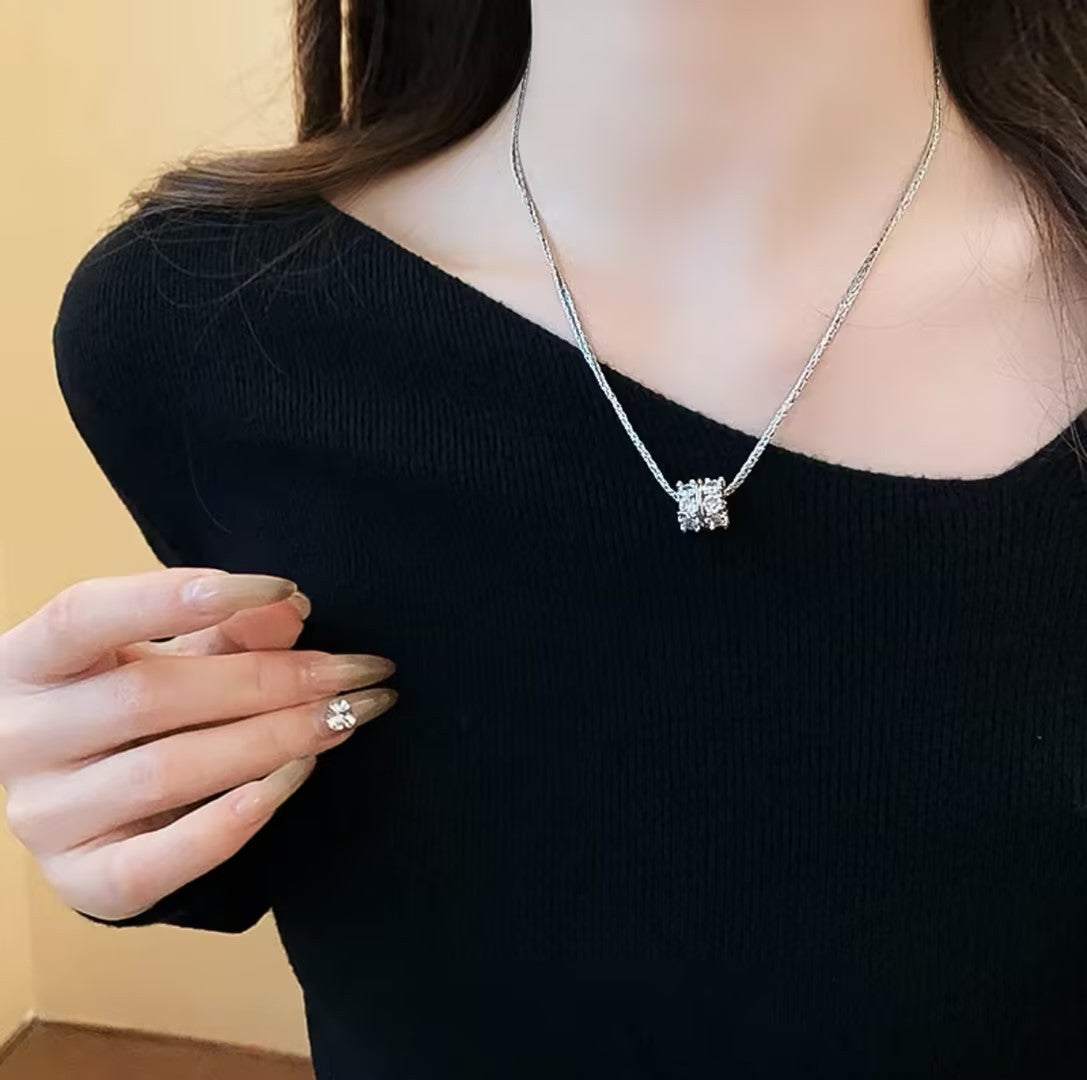 Fashionable Metal Round Geometric Necklace For Women