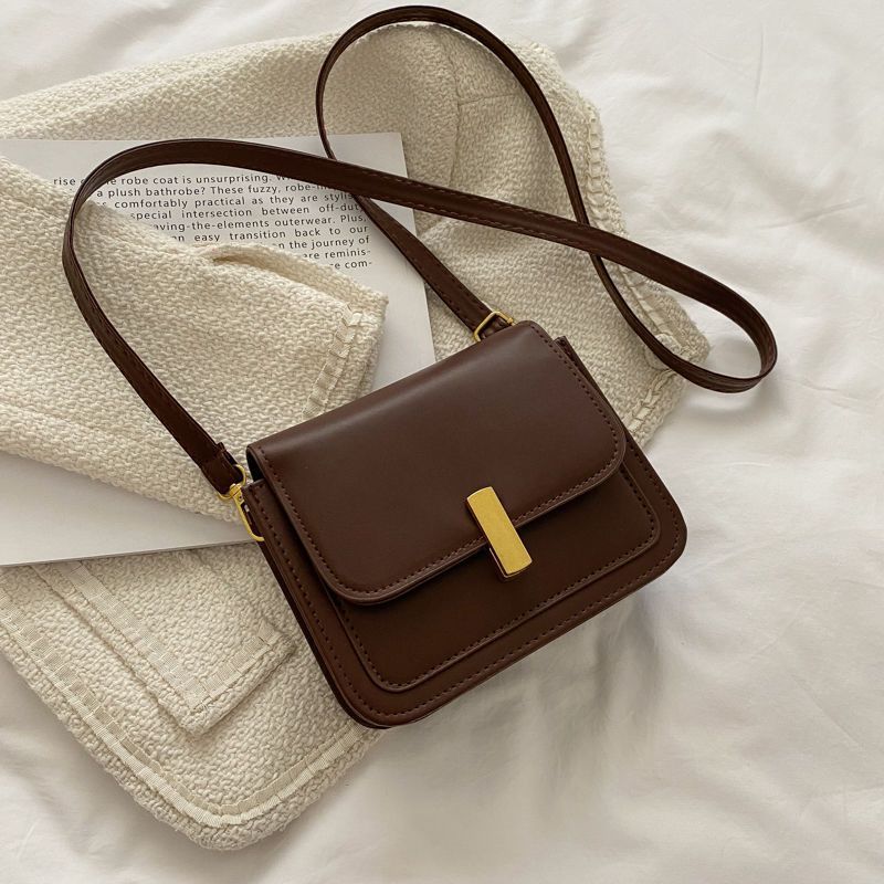 A Retro Shoulder Messenger Bag
