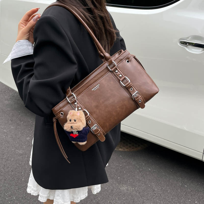 A Women Shoulder Bag