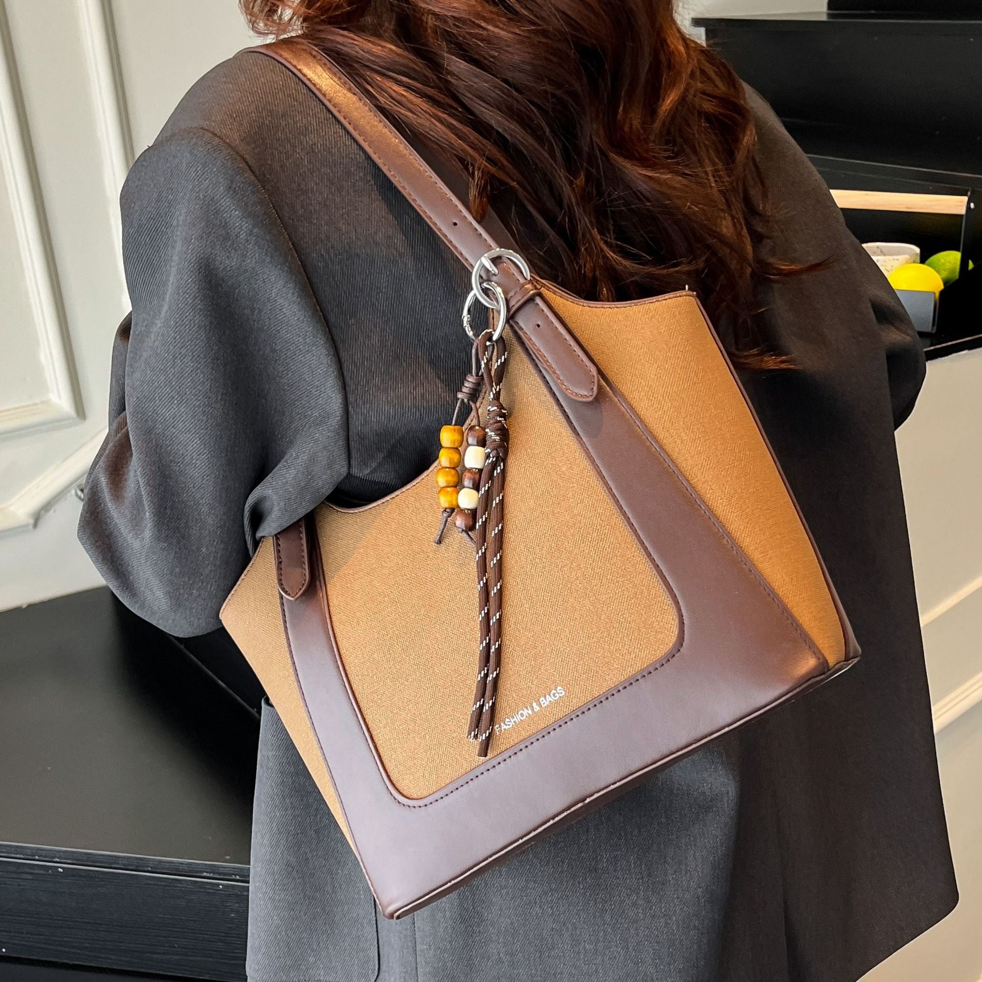 A Retro Commuter Tote Shoulder Bag